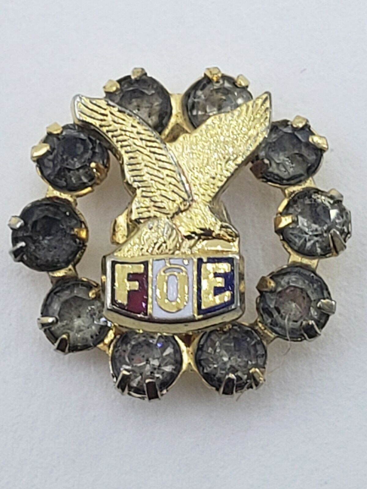 Vintage Foe Fraternal Order Of Eagles Lapel Pin Gold Tone Gray Rhinestones