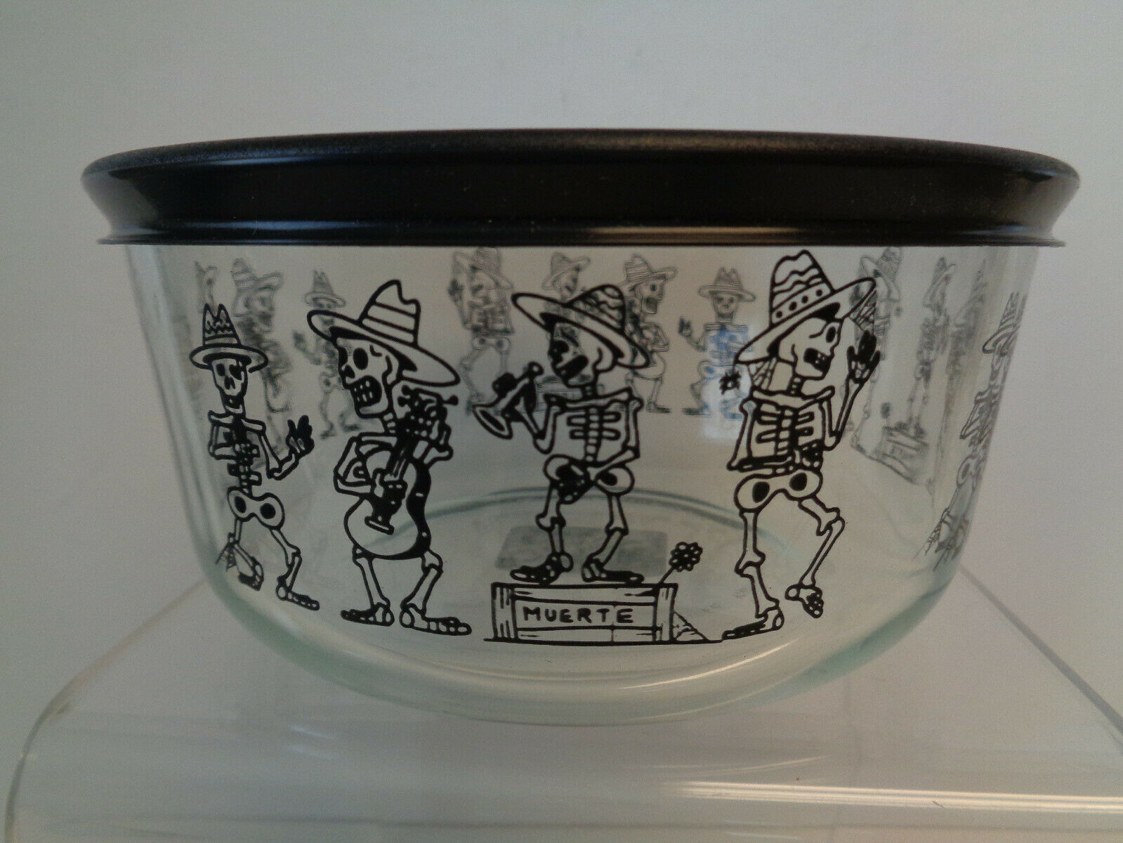 Pyrex Skeleton Mariachi Band 4-Cup Storage Bowl & Lid Day of the Dead Halloween
