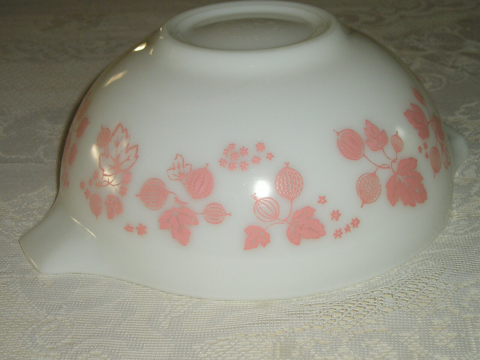 Vintage Pyrex Pink Gooseberry & White 443 Cinderella Nesting Bowl 2 1/2qt Minty