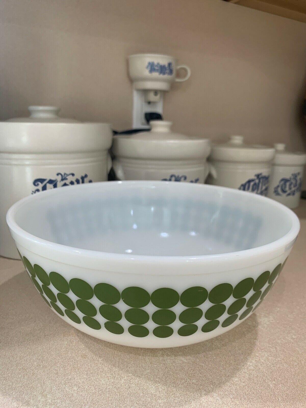 Vintage Pyrex No. 404 4 Qt. Green Dot Mixing Bowl Great Condition